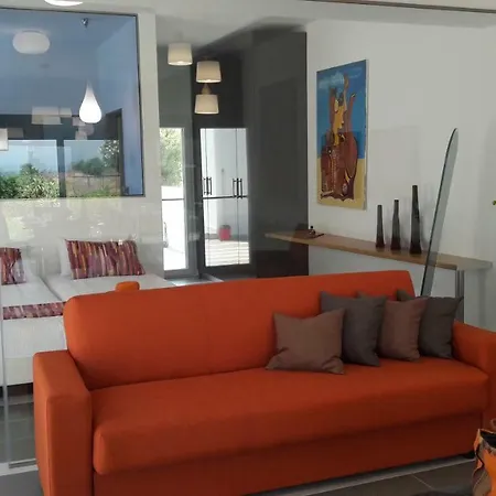 Elpiniki イキソス