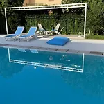 Elpiniki Villa *