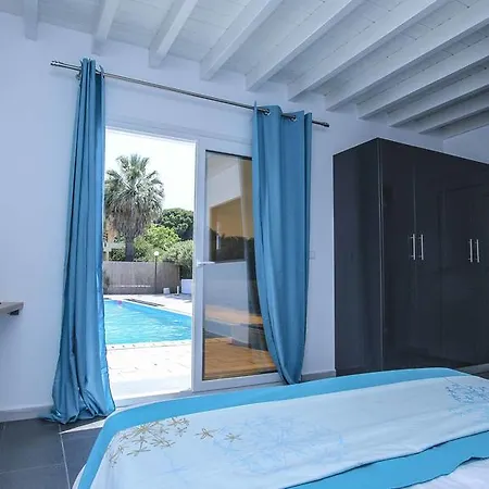 Elpiniki Villa *